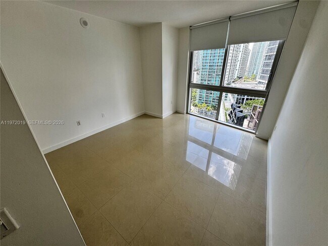 Building Photo - 495 Brickell Ave