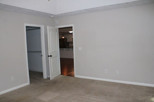 Building Photo - 7105 Summerton Dr