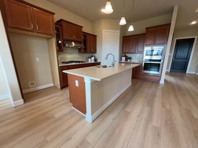 Building Photo - 5602 Caracara St