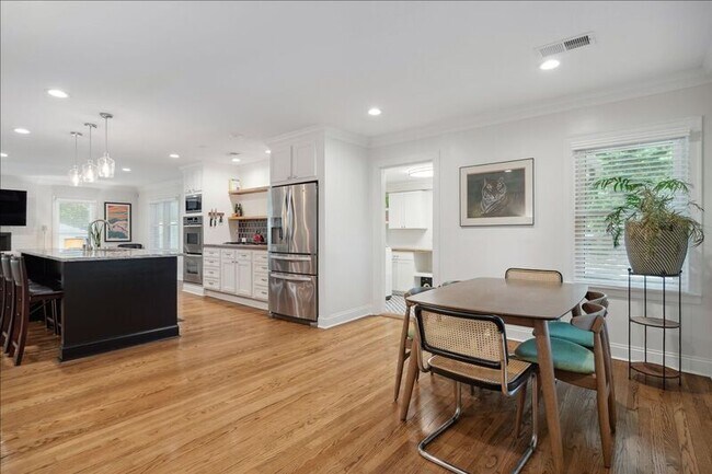 Building Photo - 847 S Mendenhall Rd