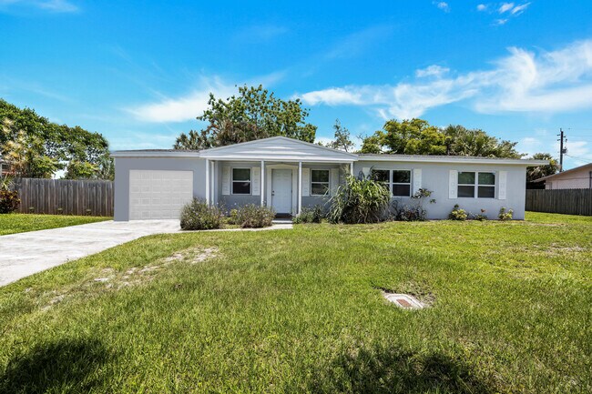 Building Photo - 716 Lund Cir