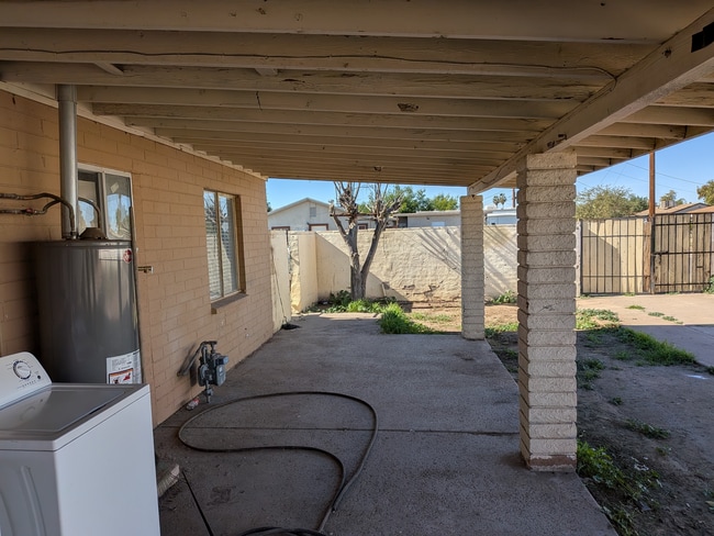 Building Photo - 3652 W Vernon Ave