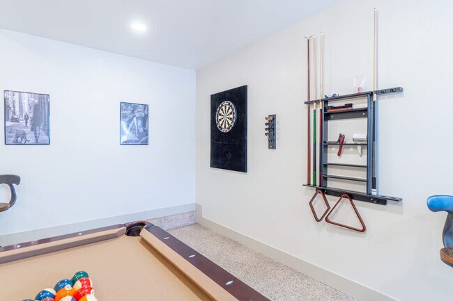 Building Photo - 629 Tarn Way