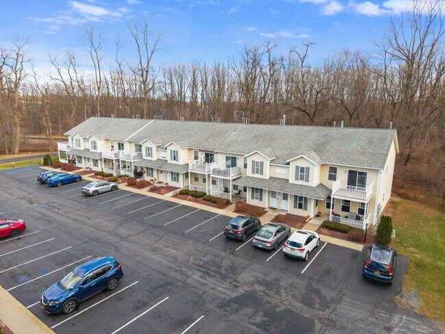 Building Photo - 1911 Cambridge Manor Dr