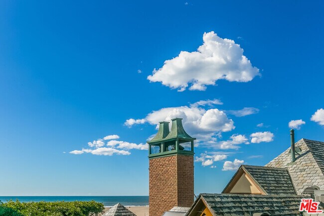 Building Photo - 723 Palisades Beach Rd