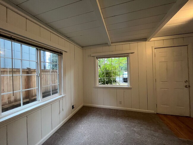 Building Photo - 2727 NE 92nd St
