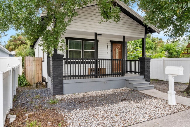 Building Photo - 2218 E 20th Ave