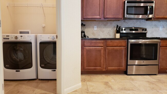 Laundry Room - 4335 Roundhay Park