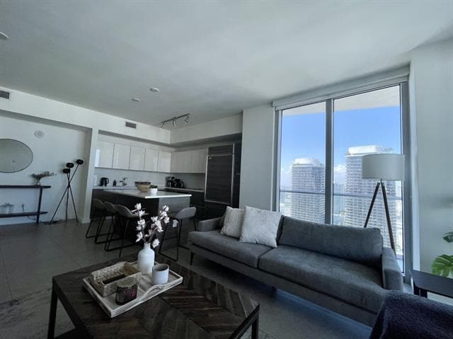 Building Photo - 1100 S Miami Ave