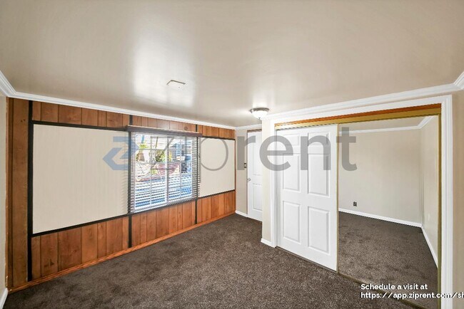 Building Photo - 1949 E Idahome St