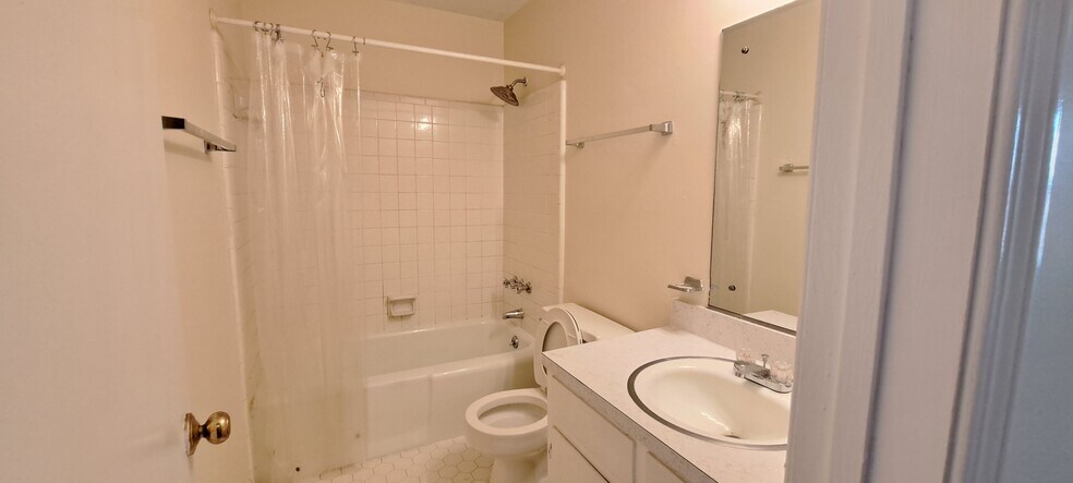 Building Photo - 2819 McLain St