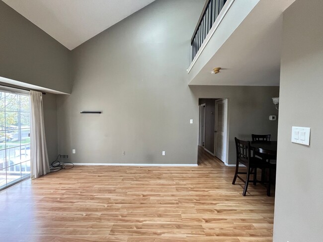 Building Photo - 2 bedroom condo in Newtown Grant