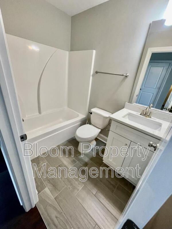 Building Photo - 1711 Sparkleberry Ln