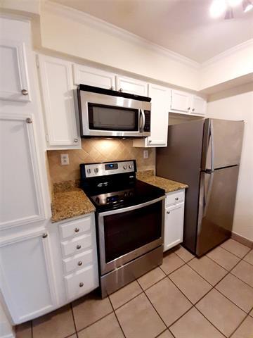 Building Photo - 16301 Ledgemont Ln