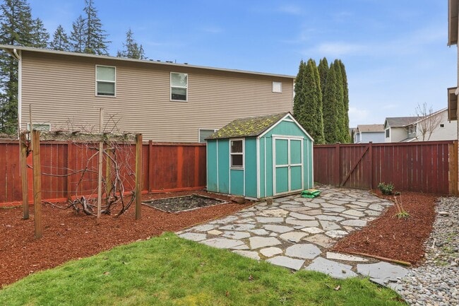 Building Photo - 3 bed 2.5 bath updated home in Tumwater School District - 2300 sq.ft. - fenced back yard.