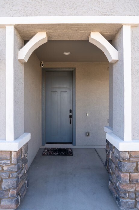 Building Photo - 2437 E Alta Vista Rd