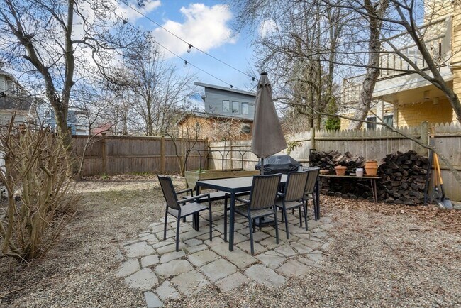 Building Photo - 71 Chilton St