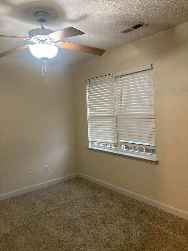 Building Photo - 300 Burley Dr