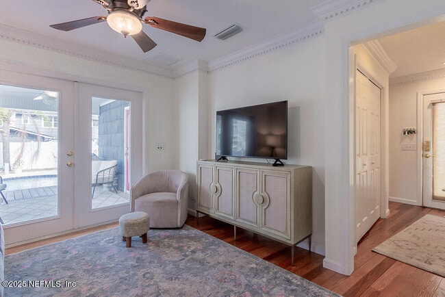 Building Photo - 214 Hopkins St