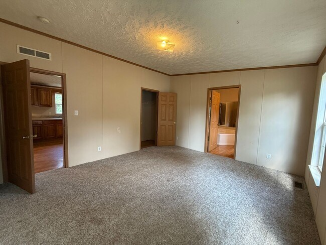Building Photo - 3bed/2ba Single Family Home