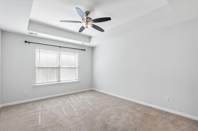 Building Photo - The Commons Stunning Townhome - 3 Bed 2.5 ...