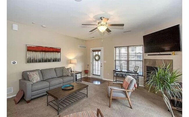 Building Photo - 456 Churchill Dr