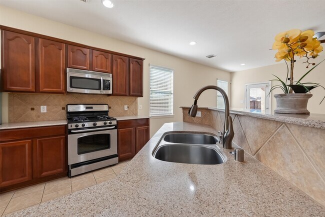 Building Photo - 11019 Bergamo Dr