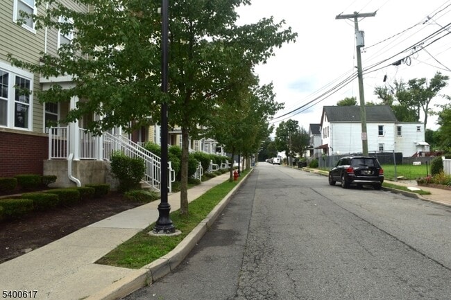 Building Photo - 129 Central Pl