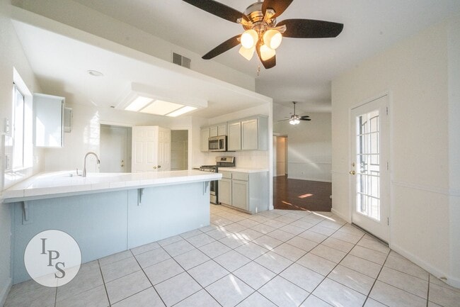 Building Photo - Fresno Westside Home, 3BR/2BA, Built 2002 ...
