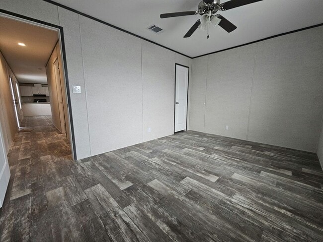 Building Photo - 479 Suwanee Dr