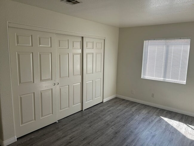 Building Photo - 2 Bed / 2 Bath Condo for Rent