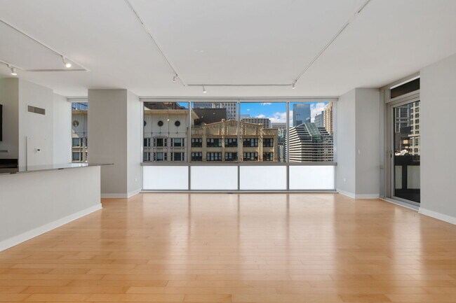 Building Photo - 8 E Randolph St