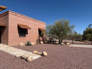 Building Photo - UNIQUE FURNISHED GUEST HOUSE IN NORTHWEST ...
