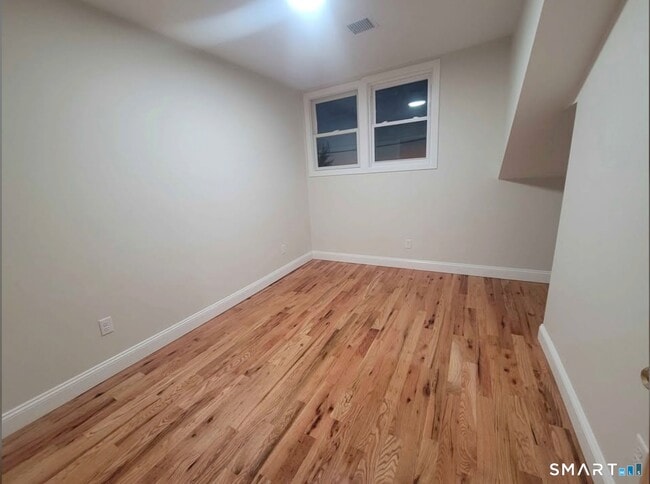 Building Photo - 564 Fairfield Ave