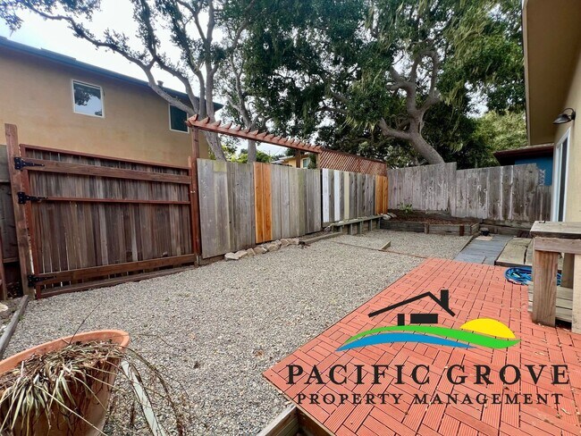 Building Photo - Furnished Single Family Home in Pacific Grove available NOW!