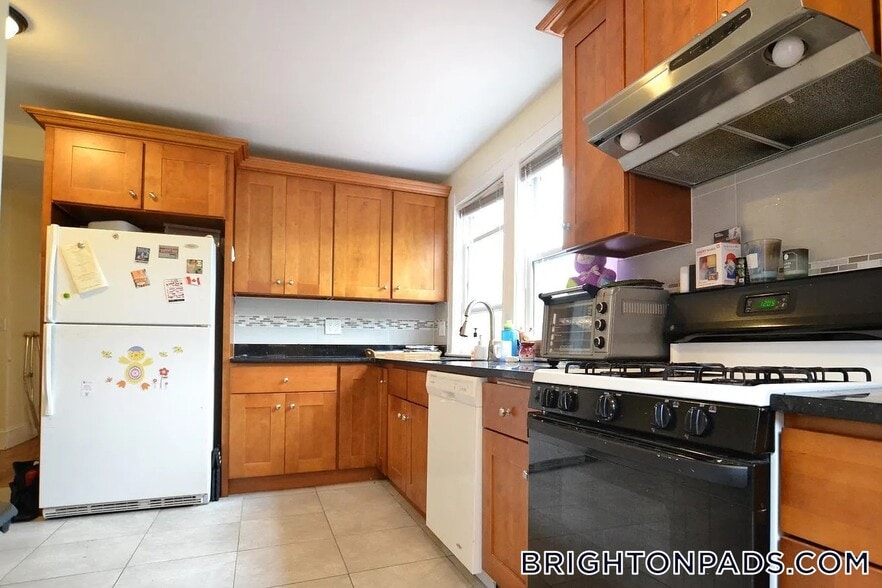 Building Photo - 32 Newcastle Rd