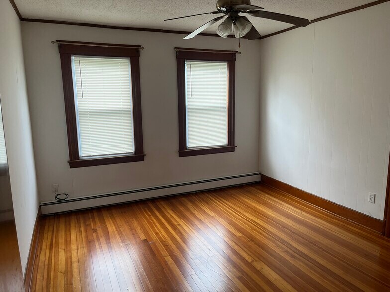 Building Photo - 264 Burritt St