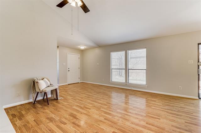 Building Photo - 929 Sugarberry Dr