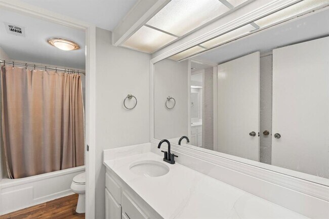 Building Photo - 13 Casa Verde St