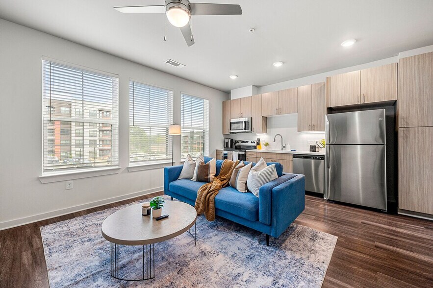 Building Photo - 2048 Bolton Dr NW