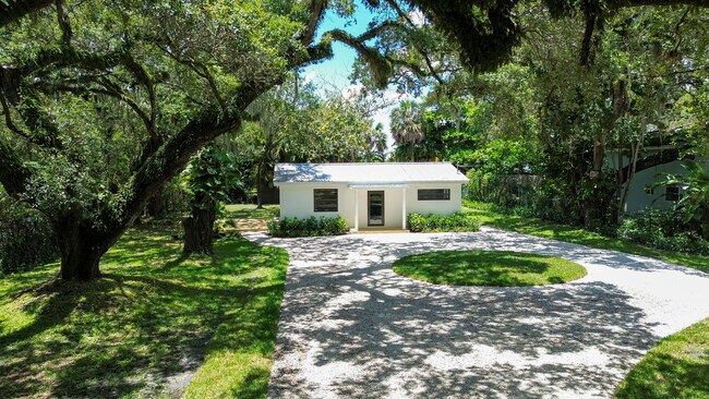 Building Photo - 2101 Riverland Rd