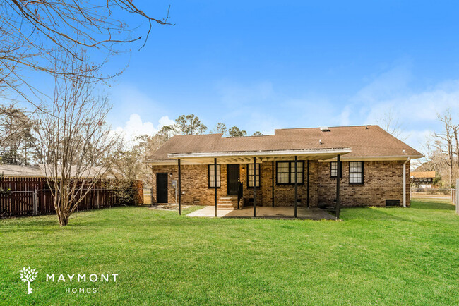 Building Photo - Stylish Brick Ranch Home