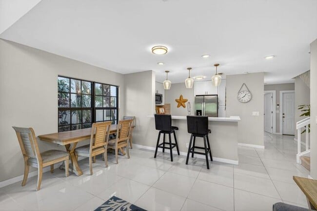 Building Photo - 2320 Treasure Isle Dr