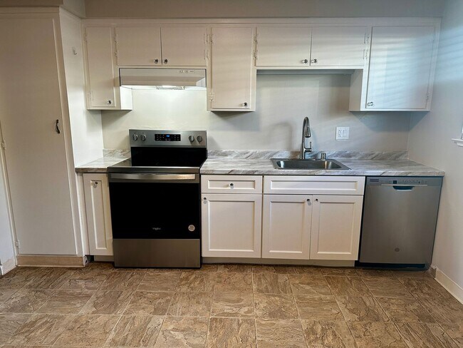 Building Photo - Well-maintained 2-bedroom, 1-bath duplex unit in West San Jose!