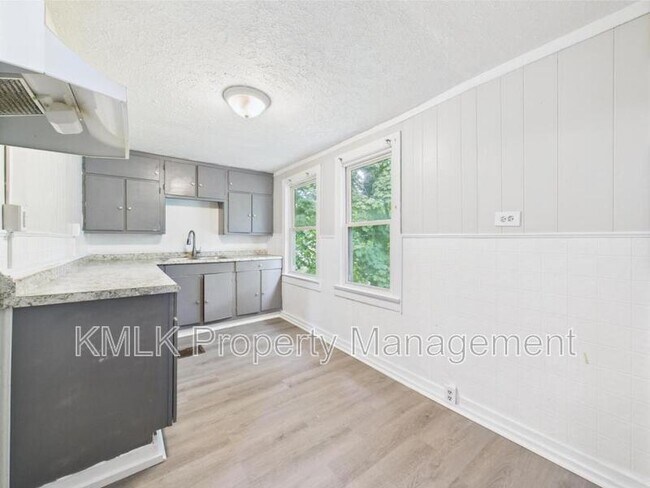 Building Photo - 448 E Voris St