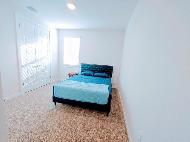 Building Photo - 228 Mystic Cyn Ln