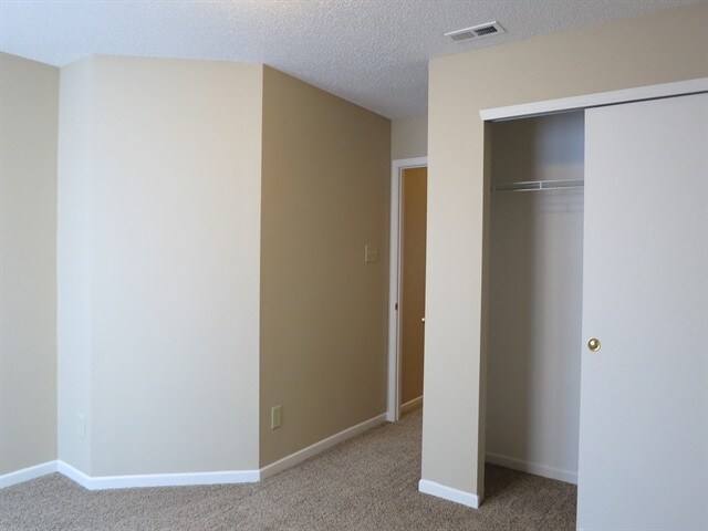 Building Photo - 2898 Hearthside Dr