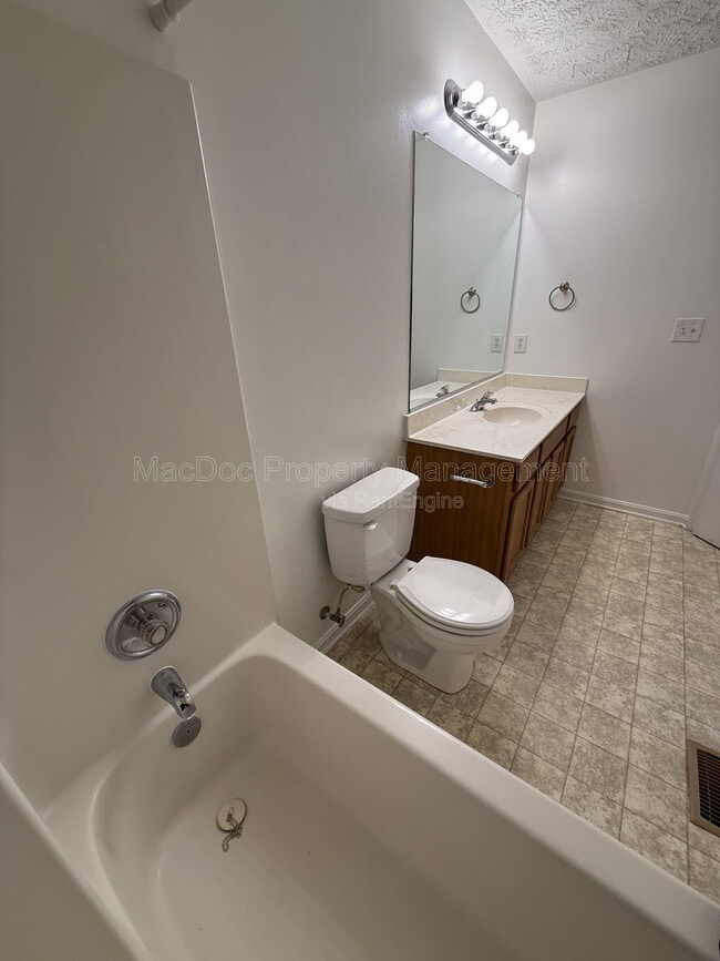 Building Photo - 10500 Boxmeer Ct