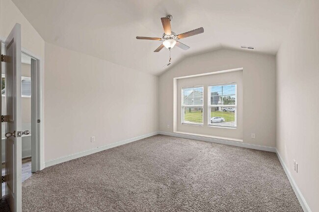 Building Photo - Spacious 4-Bedroom Retreat with 2.5 Baths ...
