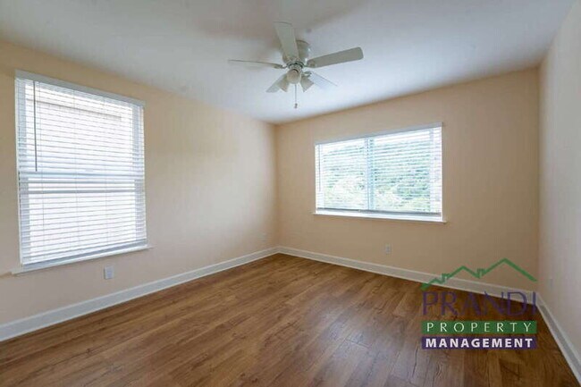 Building Photo - 109A Live Oak Ave